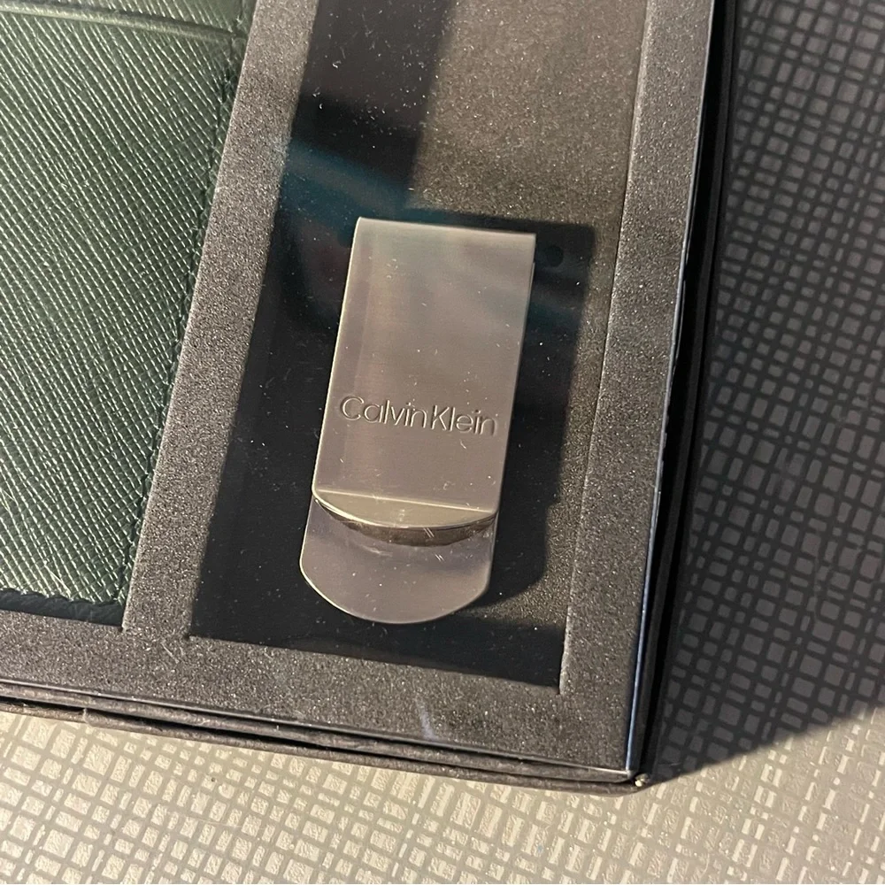 Calvin Klein Green Card Holder and Silver Money Clip Set